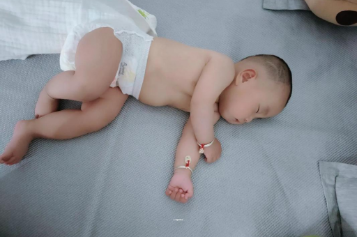 日喀则宝宝老打喷嚏怎么办